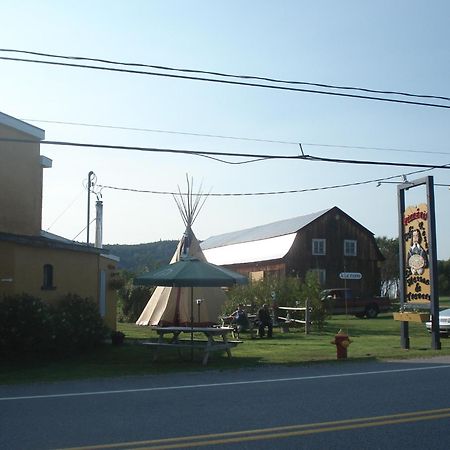 Motel La Maison De Travers Baie-Sainte-Catherine Exterior foto